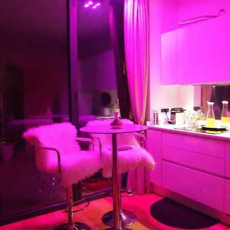 Cosy Smart Studio With Terrace & Kingsize Bed *